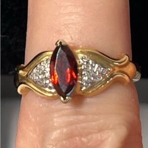 10k Yellow Gold ring marquise-cut garnet gemstone diamond accents. Sz 5